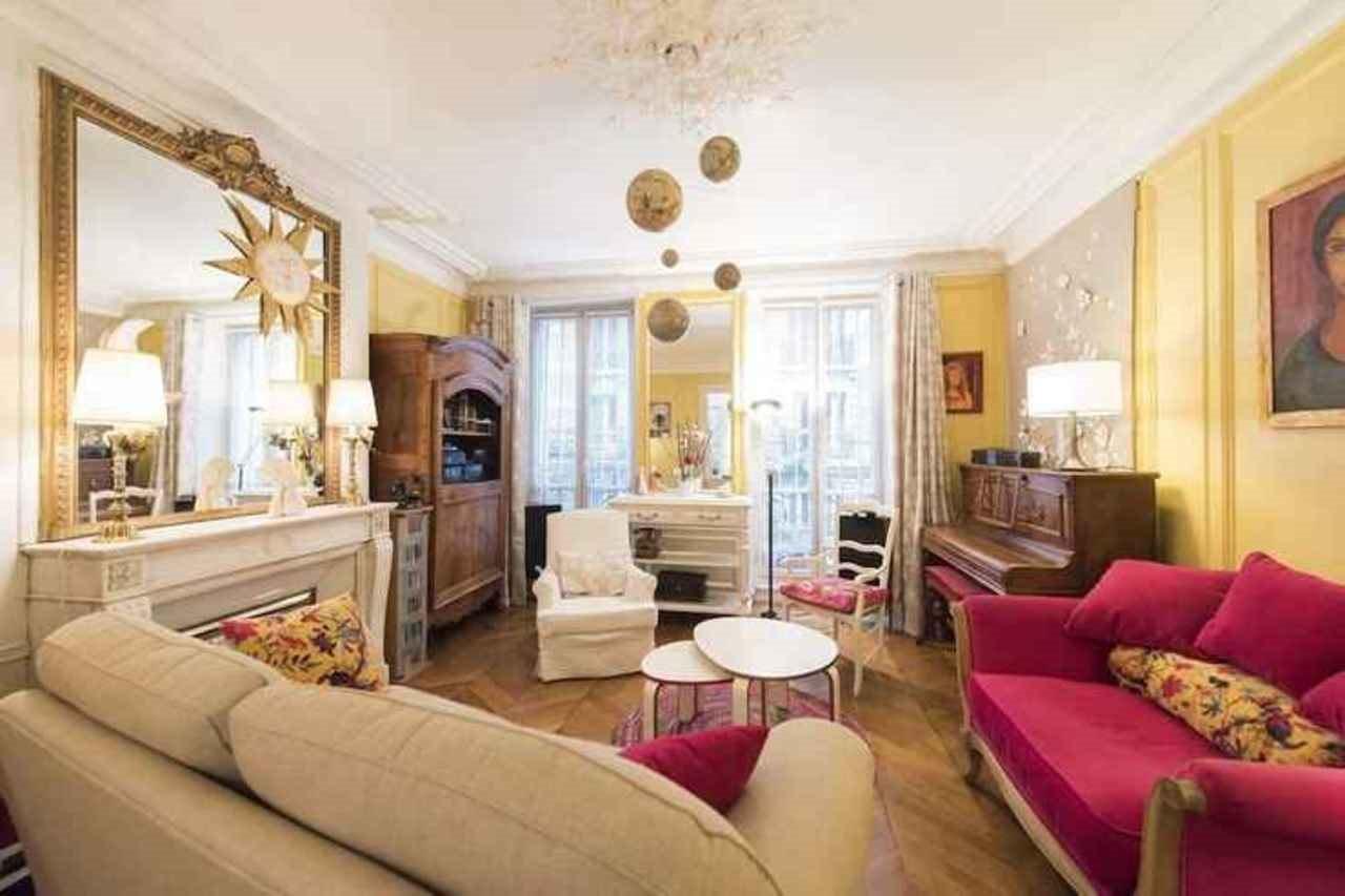 Apartment Colorful In Pigalle Paris